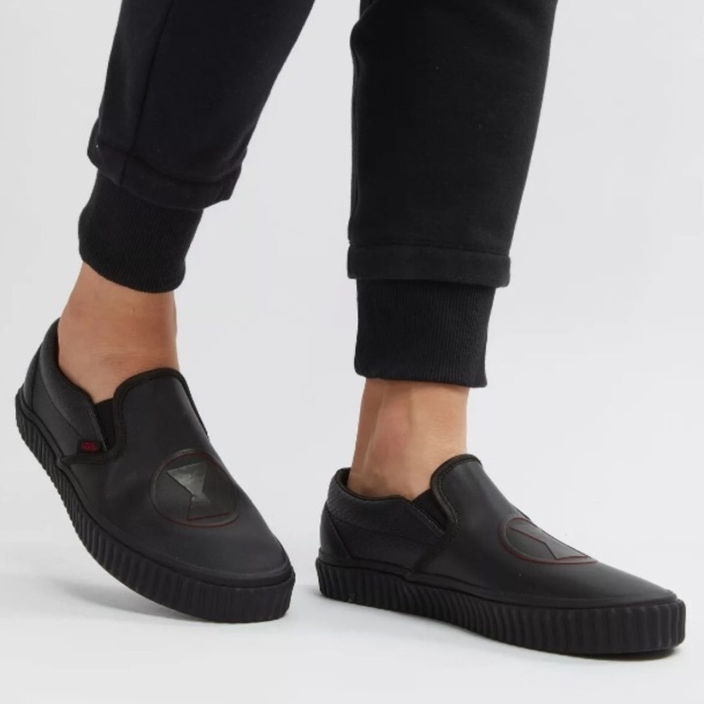 Vans Marvel black window slip on sneakers NWT 👞